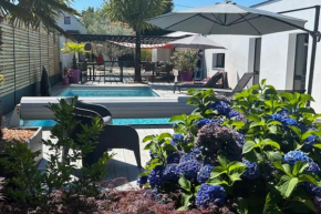 Bright 190 m with swimming pool
